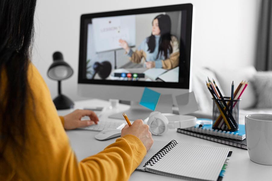 Yaradıcılıq Potensialınızı Aşkara Çıxarın: İncəsənət və Dizayn Kursları